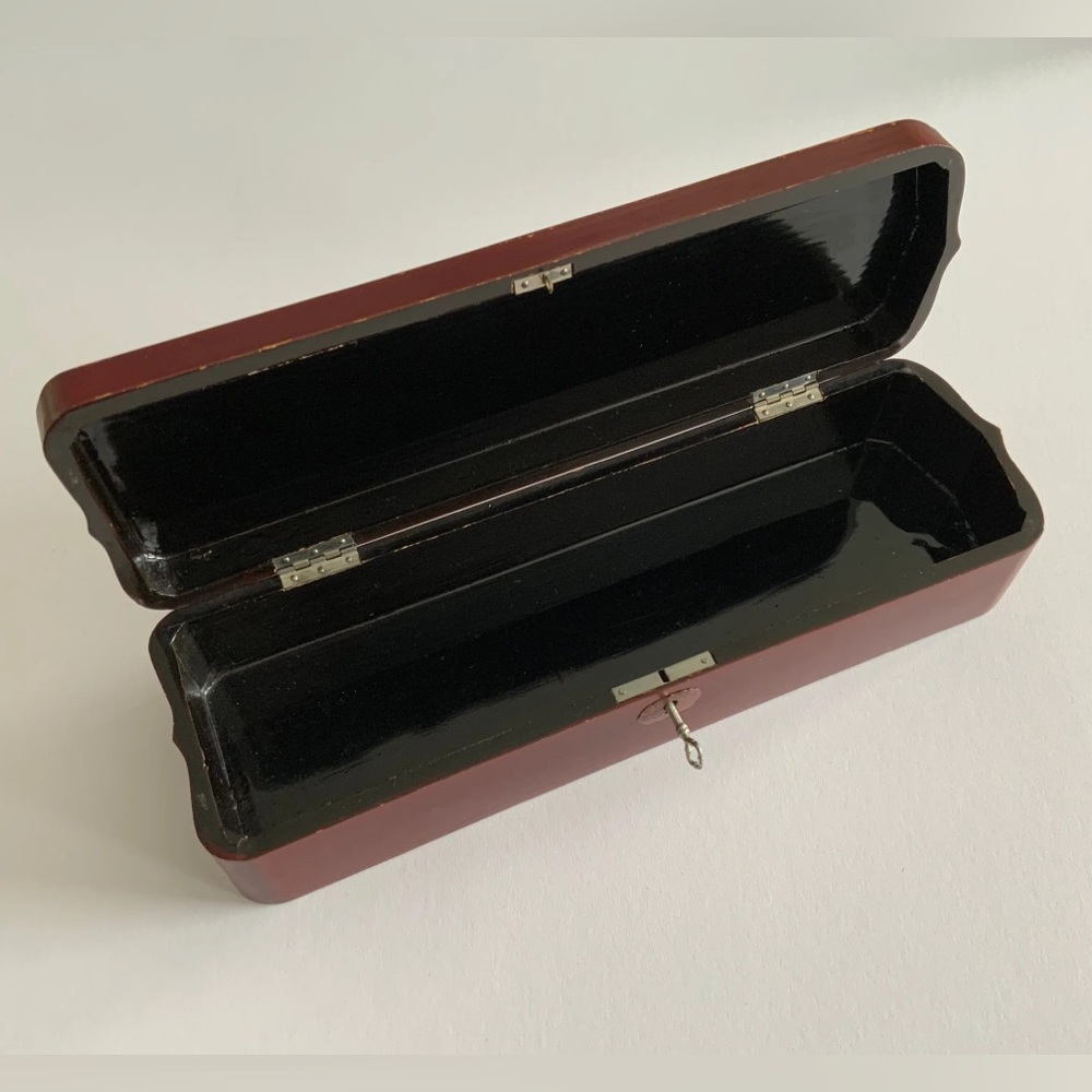 Beautiful Lacquer Box - Picture 3 of 3